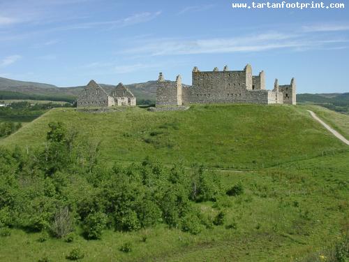 1280px-Ruthven_Barracks