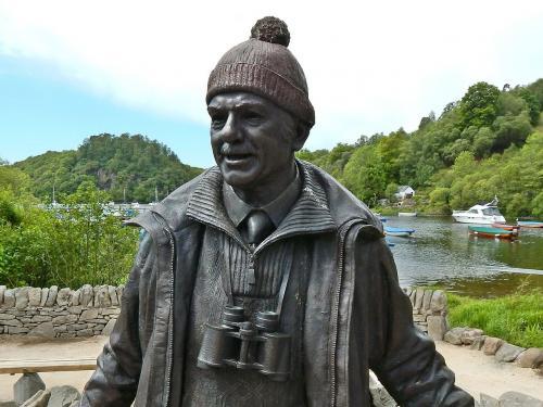 Tom_Weir_statue-_detail_(geograph_4538480)